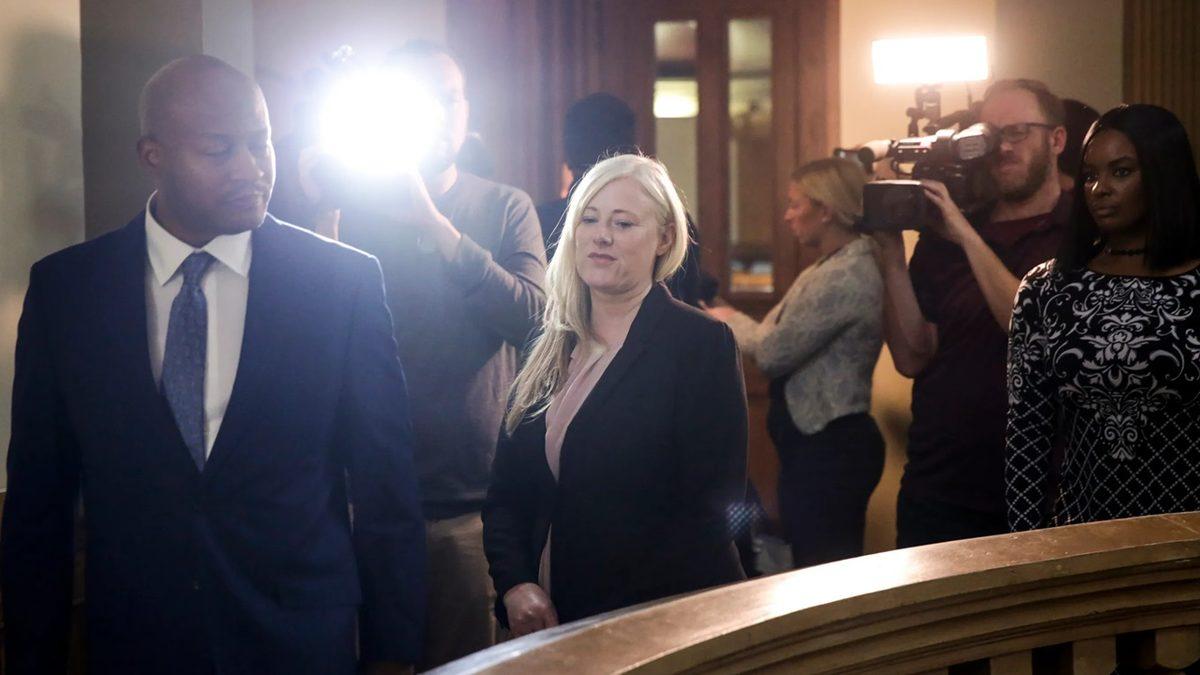 Evlat Edindikleri Çocuğun Aslında Kötü Niyetli Bir Yetişkin Olduğunu İddia Eden Ailenin Gerilim Dolu Hikayesi