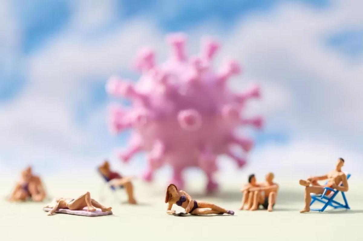 Günlük Hayatta Gördüğümüz Nesneleri Minicik İnsanlarla Bir Araya Getiren Sanatçıdan 11 Eser