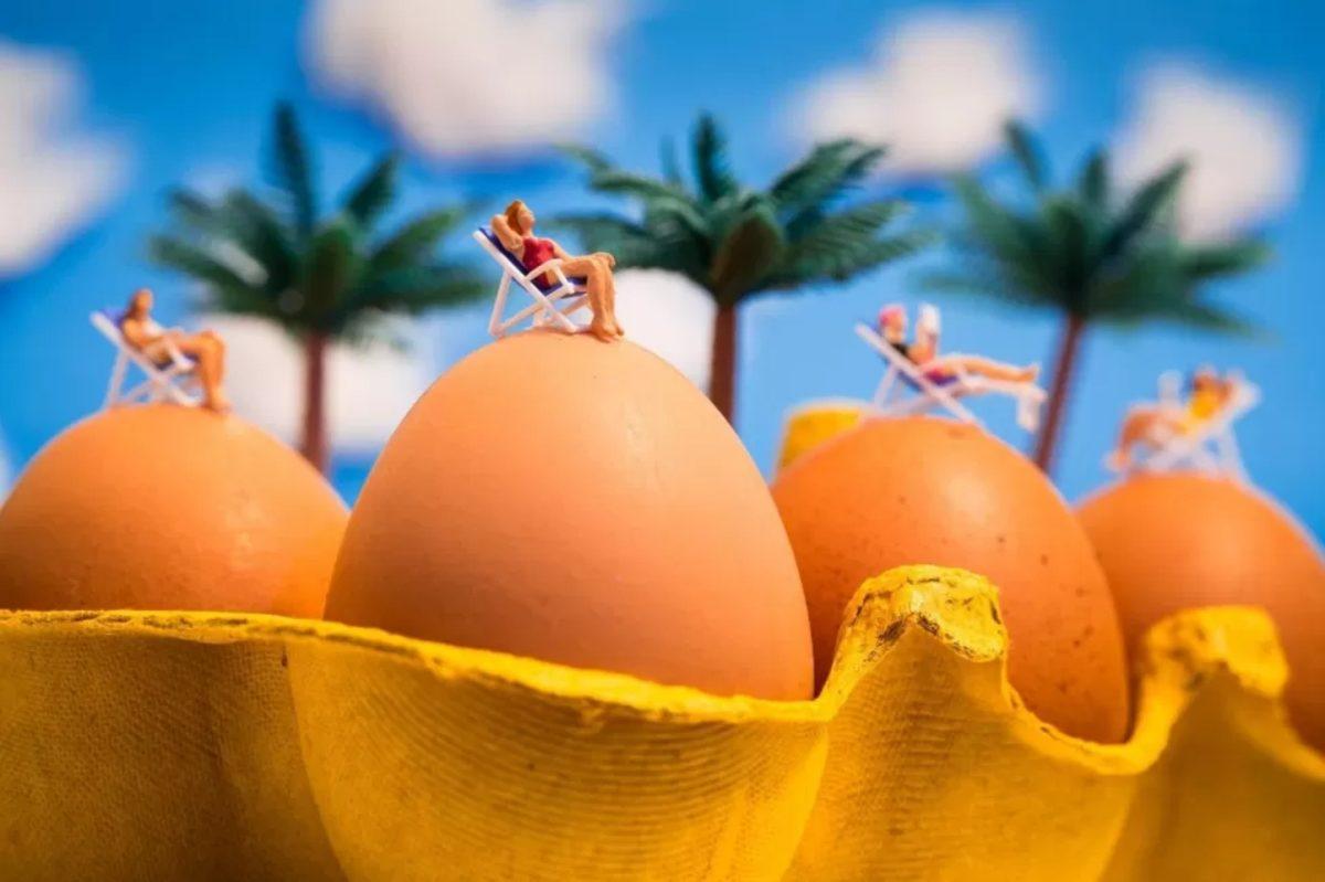 Günlük Hayatta Gördüğümüz Nesneleri Minicik İnsanlarla Bir Araya Getiren Sanatçıdan 11 Eser