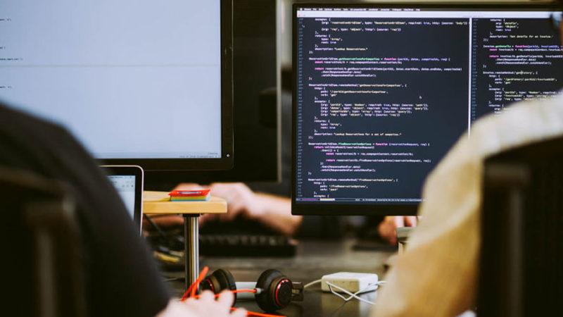 Öğretmensiz Eğitim Modeli Uygulanan Tamamen Ücretsiz 42 Yazılım Okulları Açıldı: Öğrencilere İş Garantisi Veriyor