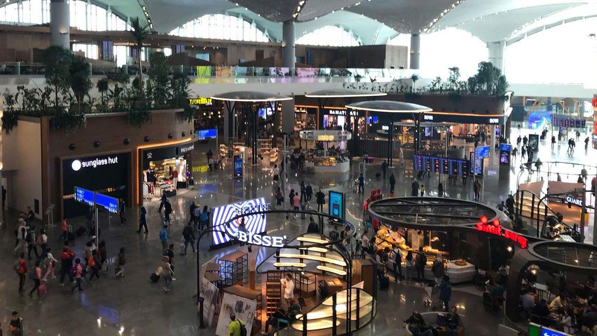 Havaalanları ve Alışveriş Merkezleri Gibi Yerler Neden Genellikle Yüksek Tavanlıdır?