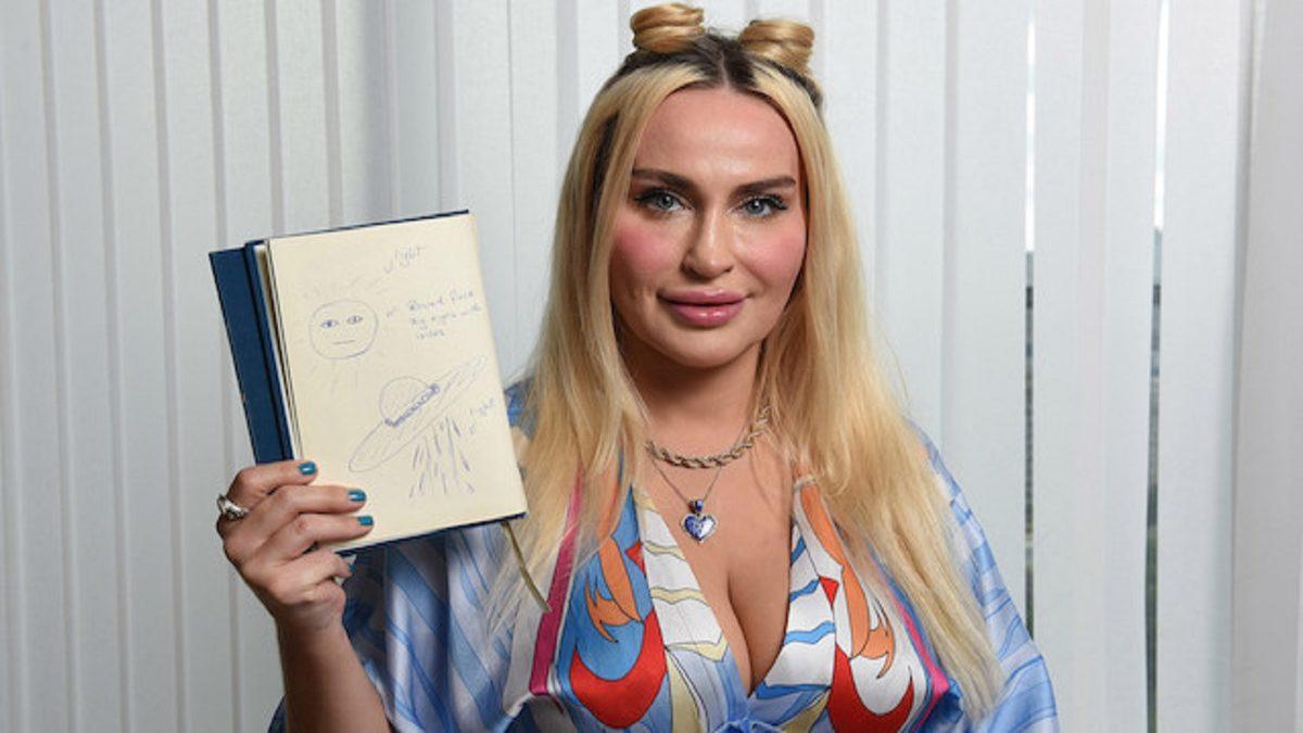 Ne Desek Bilemiyoruz: Bir YouTuber’ın Uzaylılar Tarafından Kaçırıldığını ve Birine Aşık Olduğunu Anlattığı Hikâyesi