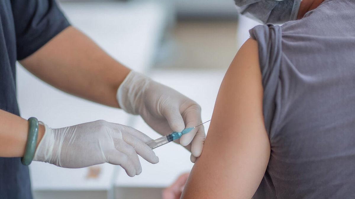 Şeytanın Aklına Gelmez: Aşılı Gözükmek İsteyen Bir Aşı Karşıtı, Aşıyı Emsin Diye Koluna Sülük Yapıştırdı