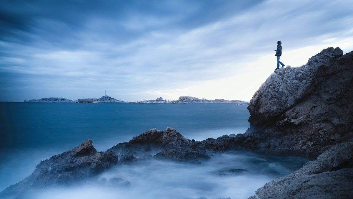 Neden Yüksek Bir Yerdeyken Aniden Atlama Dürtüsü Oluşur? Boşluğa Çağrı Hissiyle Tanışın!