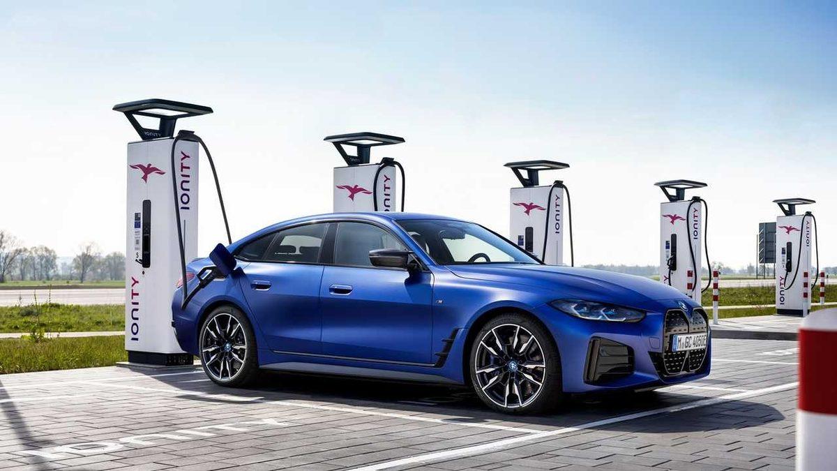 BMW, Türkiye’de Satışa Sunacağı Gıcır Gıcır Elektrikli Otomobillerini Tanıttı