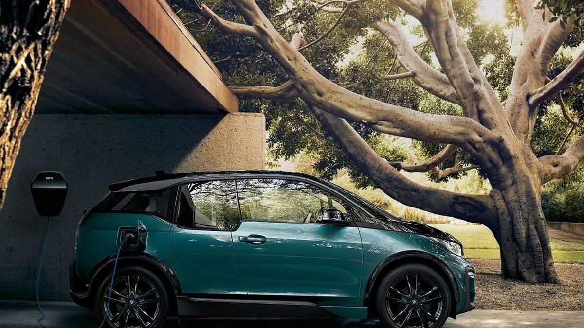 BMW, Türkiye’de Satışa Sunacağı Gıcır Gıcır Elektrikli Otomobillerini Tanıttı