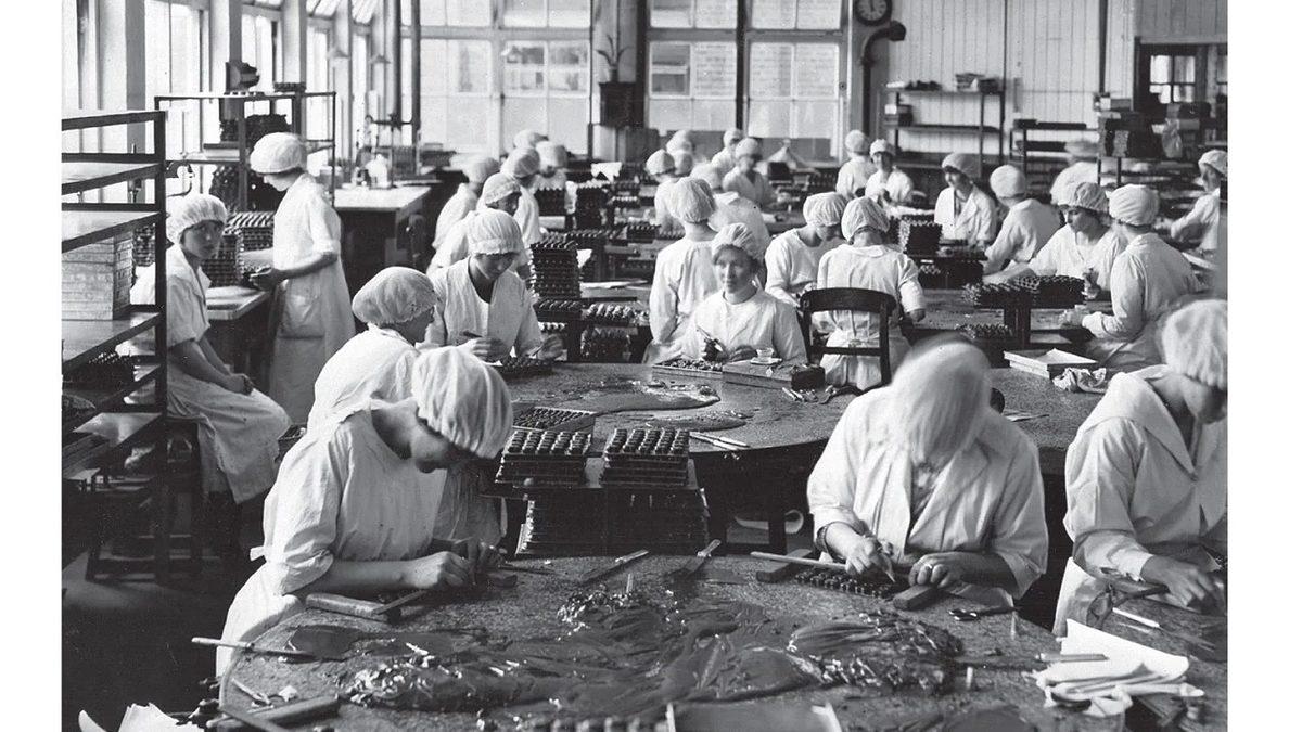 Kimin Aklına Geldi Çekirdeği Kavurup Sütle Karıştırmak: Kralların İçeceği Kakao ve Çikolatanın Hikayesi