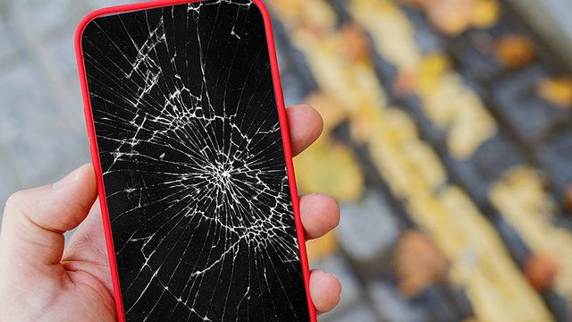 Kılıf Takmakta Fayda Var: iPhone 13 Ekran Değişim Ücretleri Belli Oldu