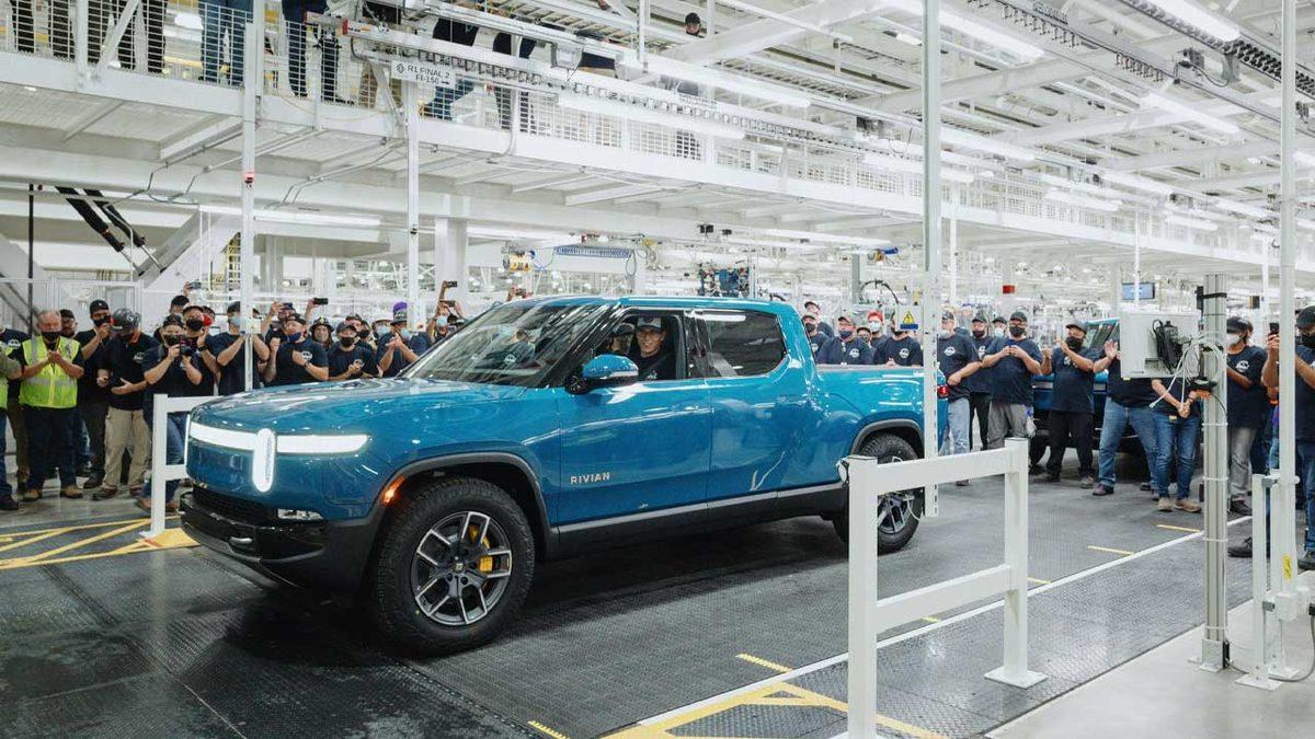 Tesla, Gerçek Rakibine Kavuştu: Rivian, İlk Elektrikli Otomobilini Fabrikadan Çıkardı