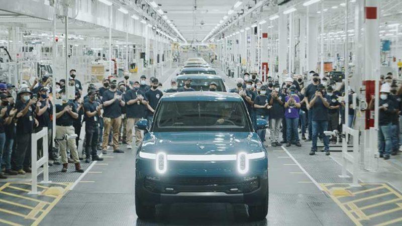 Tesla, Gerçek Rakibine Kavuştu: Rivian, İlk Elektrikli Otomobilini Fabrikadan Çıkardı