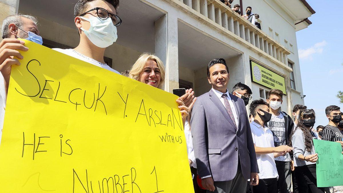 Selçuk Yusuf Aslan, ’Dünyanın En İyi 50 Öğretmeni’nden Biri Seçildi