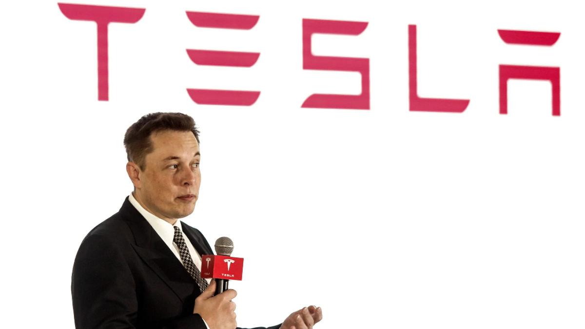 Elon Musk, Dünyanın En Zengin İnsanı Unvanını Kaybedebilir: Tesla Hisseleri Son 9 Ayda Yarı Yarıya Düştü!