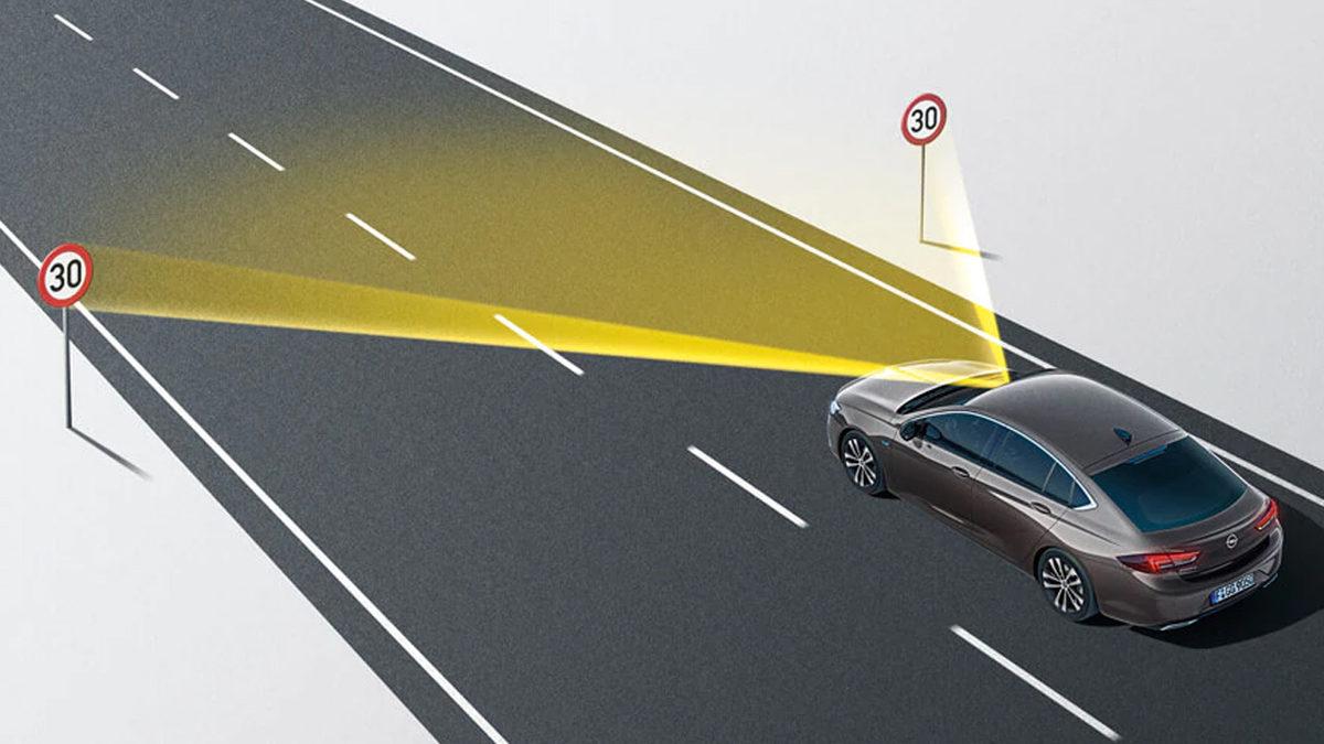 Yeni Opel Insignia Dikkat Çeken Özellikleri ve Fiyat Listesi