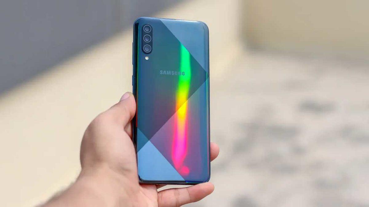 Samsung’un Türkiye’de Çok Satan Bazı Telefonları Kendi Kendine Açılıp Kapanıyor