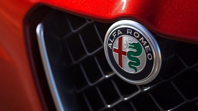 İtalyan Otomobil Devi Alfa Romeo, Gelecek Modellerinde Olabildiğince Az Ekran Olmasını Planlıyor