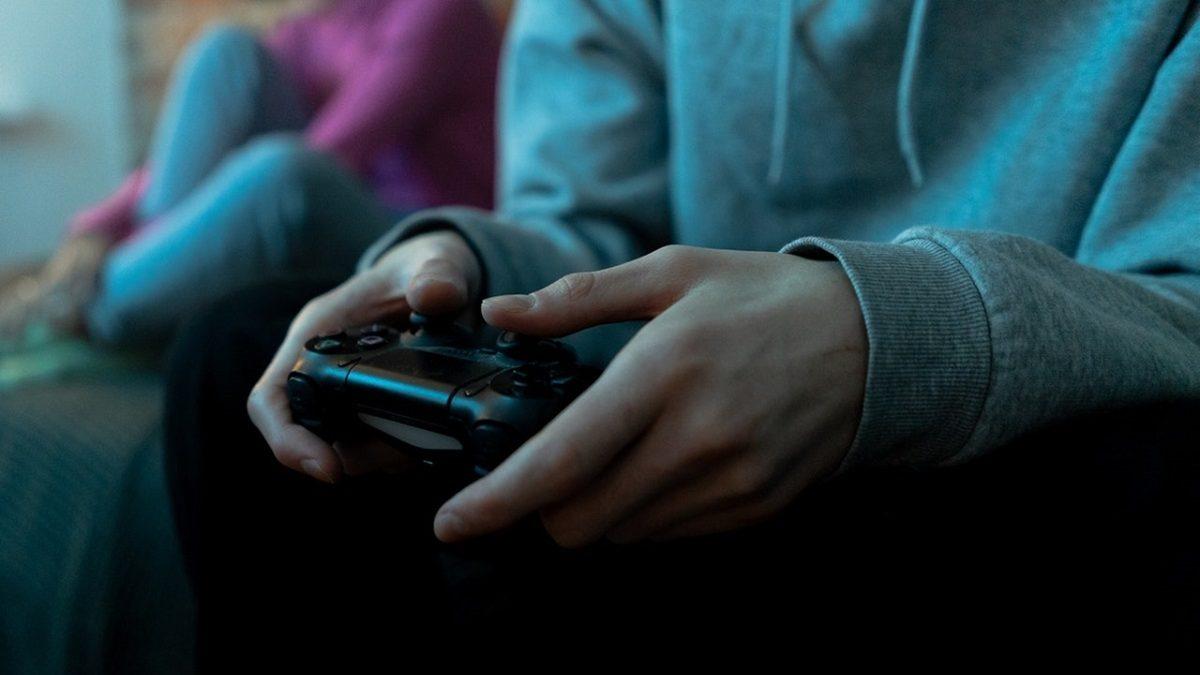 İki Oyun Bir Adam, Aşk Çekilir Aradan: Oyun, Sosyal Medya ve İnternet Bağımlısı Olmak Evlilikte Boşanma Sebebi midir?