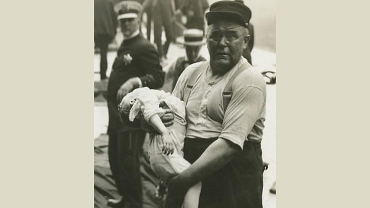 Mühendislik Hataları Nedeniyle 844 Kişinin Sulara Gömüldüğü Eastland Gemi Faciası