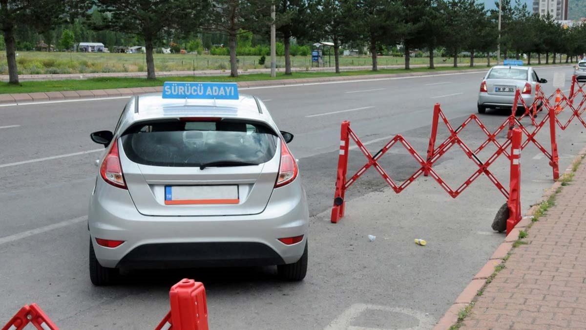 Tartışmaya Noktayı Koyuyoruz: Kadınlar mı Daha İyi Araba Kullanır, Erkekler mi?