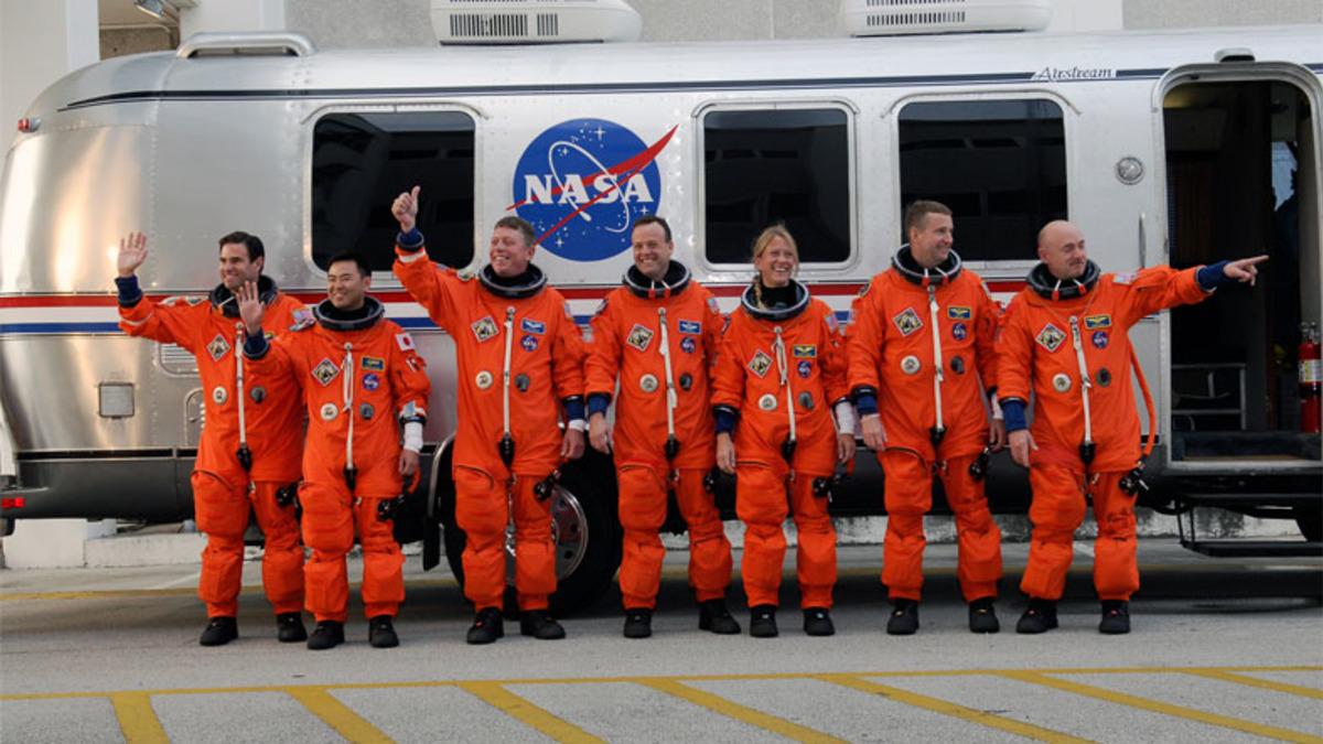 NASA, Ay Görevi İçin Astronotları Kalkış Alanına Taşıyacak Yeni Bir Araç Arıyor