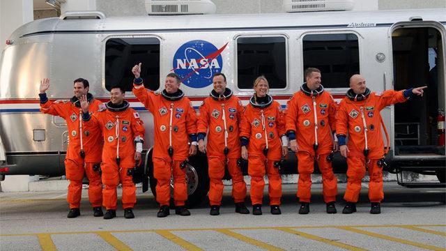 NASA, Ay Görevi İçin Astronotları Kalkış Alanına Taşıyacak Yeni Bir Araç Arıyor