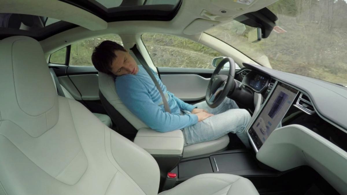 MIT Araştırmasına Göre, Otopilot Modunda Sürücülerin Yolla Olan Göz Teması Azalıyor