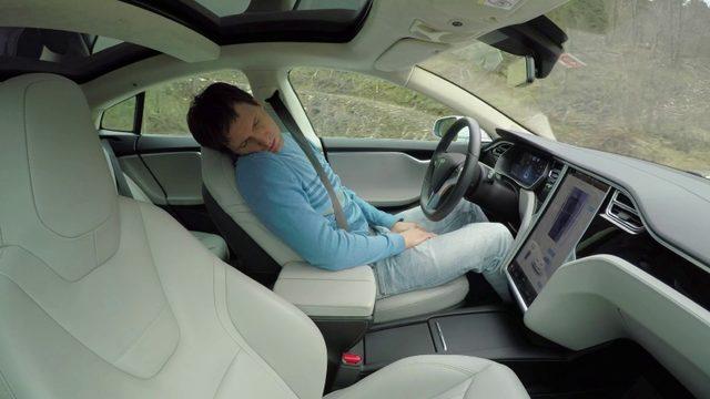 MIT Araştırmasına Göre, Otopilot Modunda Sürücülerin Yolla Olan Göz Teması Azalıyor