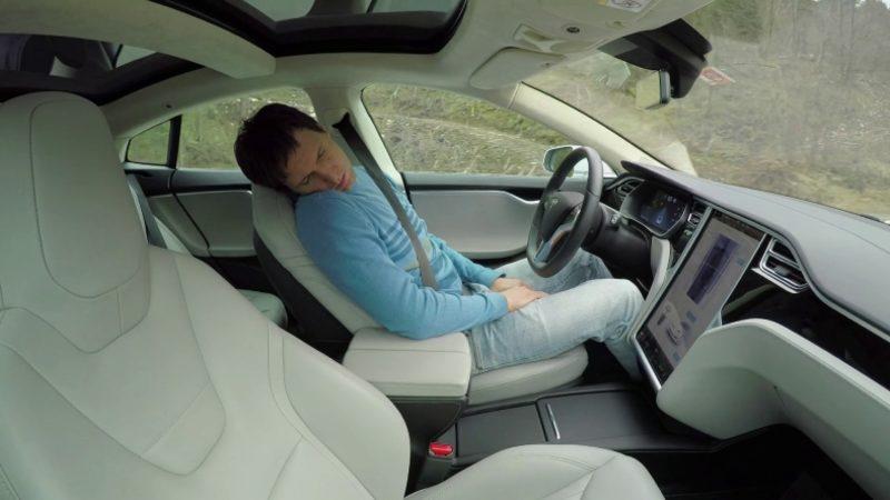 MIT Araştırmasına Göre, Otopilot Modunda Sürücülerin Yolla Olan Göz Teması Azalıyor