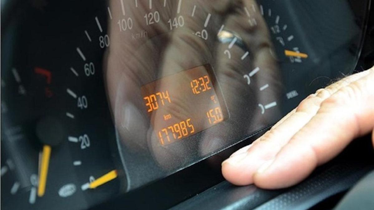 En Popüler Dolandırıcılık Yöntemi: Kilometresi Düşürülmüş Araç Nasıl Anlaşılır?