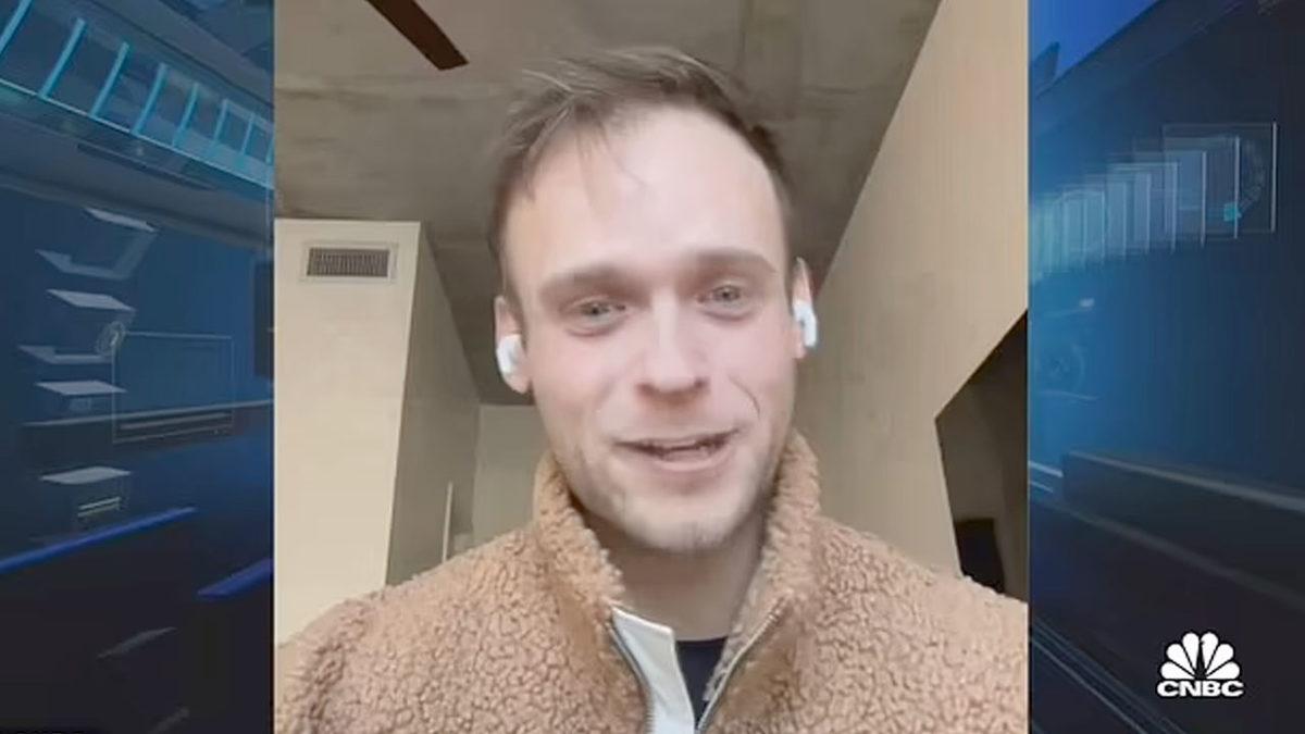 Evden Çalışma İşinin Suyunu Çıkarıp Hayallerinizi Dibine Kadar Yaşayacak Yazılım Mühendisi ile Tanışın: 12 Yıllık Tatil Bileti Satın Aldı!