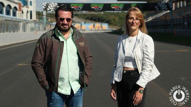 F1’i Türkiye’ye Getiren Adam Sadi Hezber’le Buluştuk: İstanbul Park’ta 8. Virajın Tozunu Attırdık