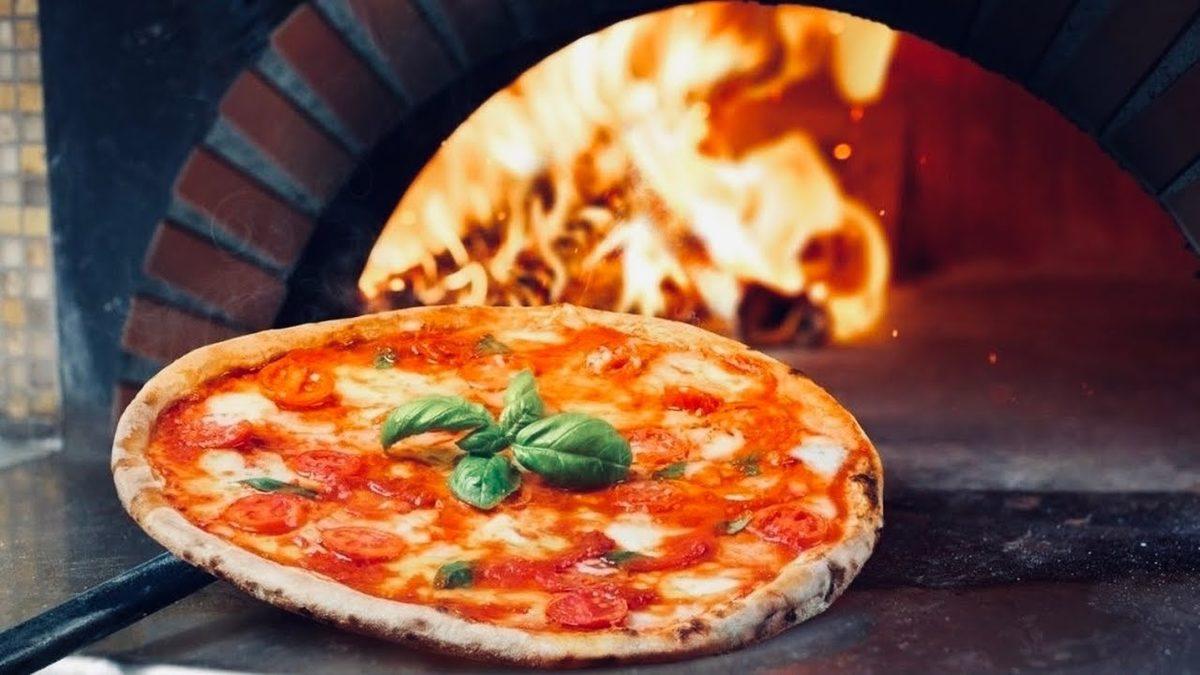 Tanrılar Tarafından Hediye Edildiği Bile Söylenmiş: Tarifi Resmi Kurallarla Belirlenen Napolitan Pizza’nın Ortaya Çıkış Hikayesi