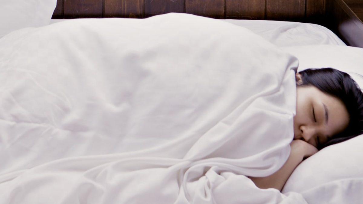 Ateşi Ne Düşürür? Evde Uygulayabileceğiniz 8 Yöntemi Anlattık