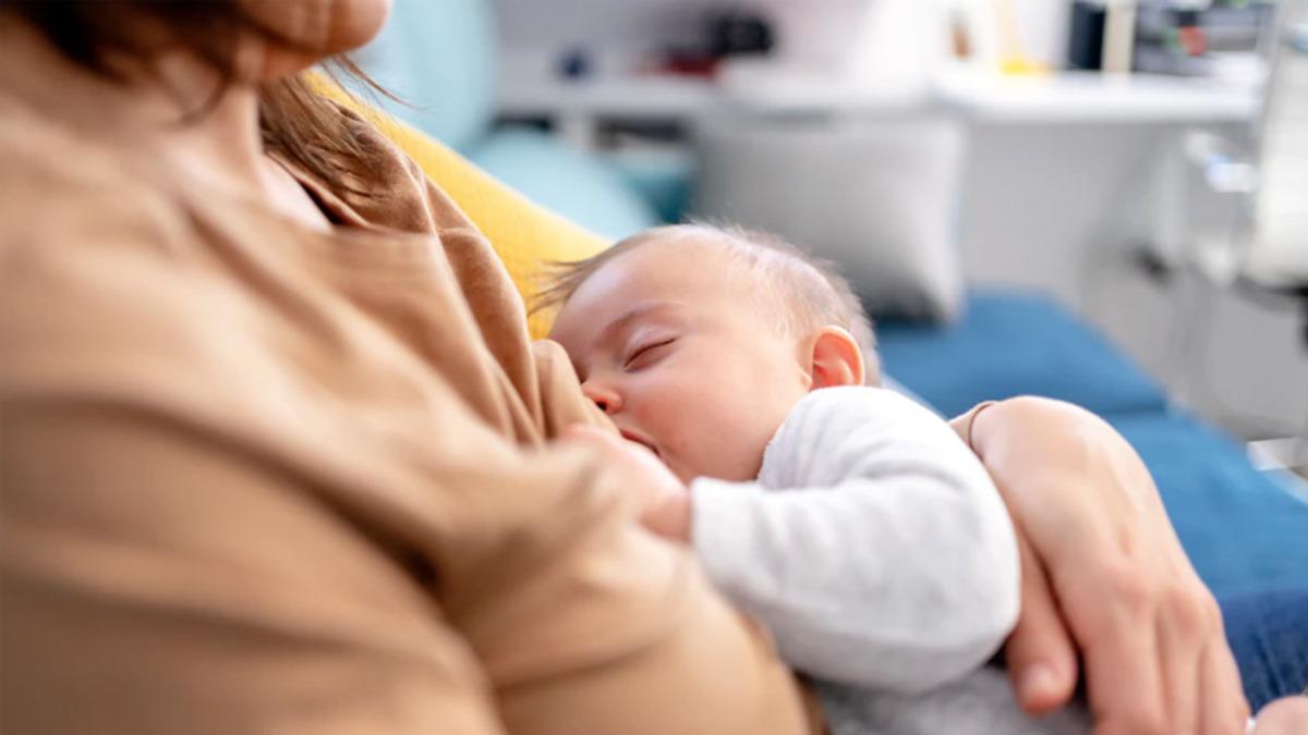 COVID-19 Aşısı Olmuş Annelerin Sütündeki Antikorların Bebekleri COVID-19’dan Koruyabileceği Açıklandı