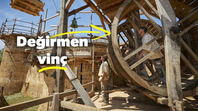 25 Yıldır "Orta Çağ’da Yaşıyormuş Gibi" Taştan Topraktan Gerçek Kale İnşa Eden Çılgın Ekip [Video]