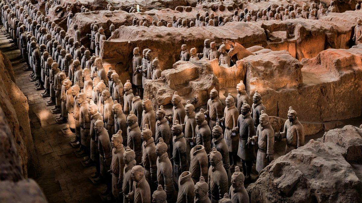Ölümsüzlük Arayan Bir İmparatorun Binlerce Askerden Oluşan Ürkütücü Ölüler Ordusunun Hikayesi