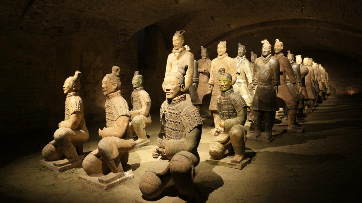 Ölümsüzlük Arayan Bir İmparatorun Binlerce Askerden Oluşan Ürkütücü Ölüler Ordusunun Hikayesi