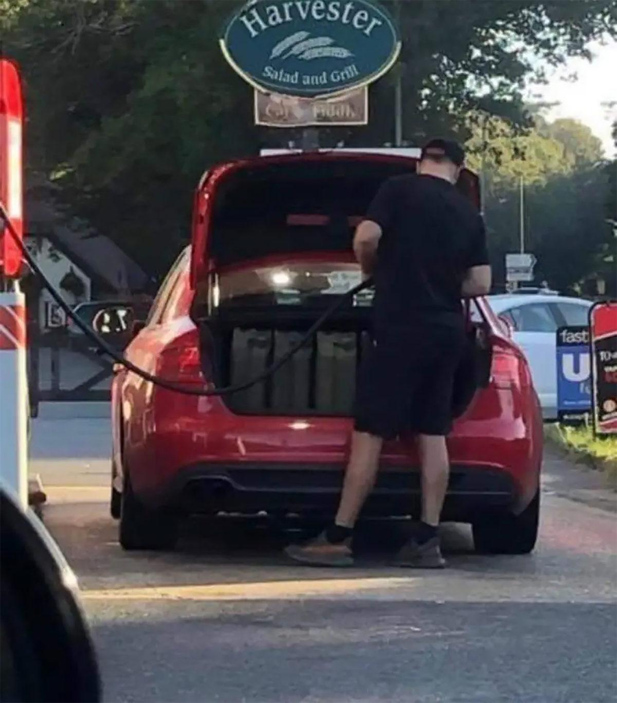 Simpsons’ın Bu Kez de Birleşik Krallık’taki Yakıt Kıtlığını Tahmin Ettiği Öne Sürüldü: Ama Durum Farklı