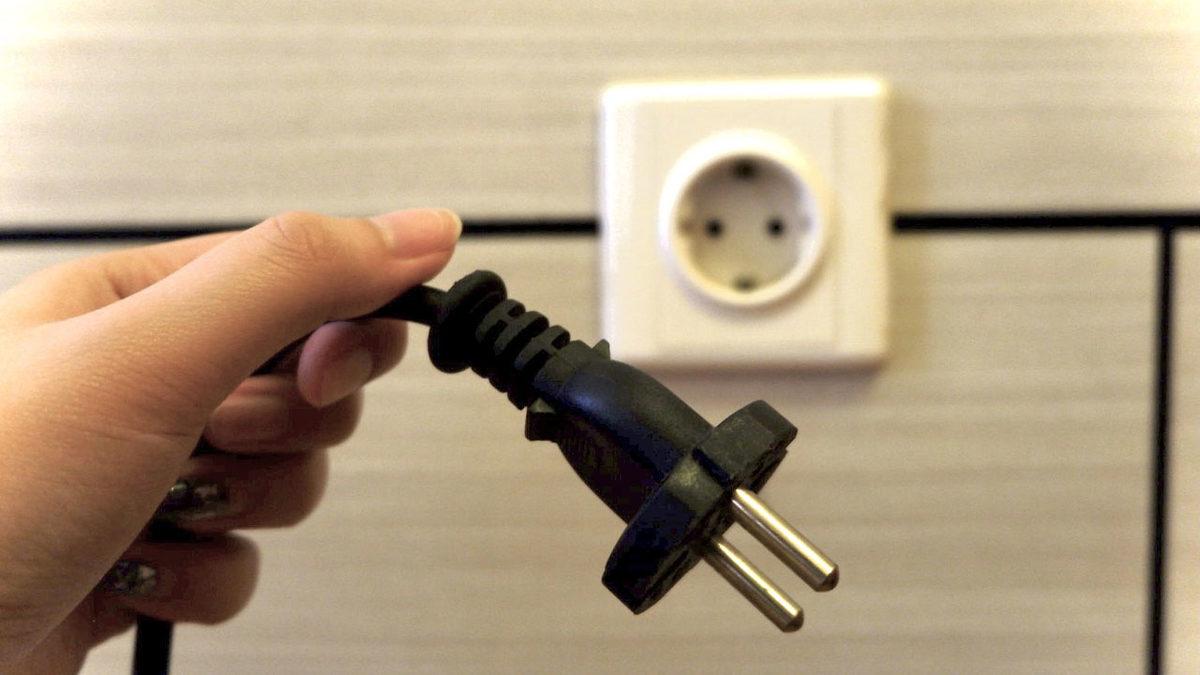 Sadece Kumandadan Kapatıp Fişini Çekmediğimiz Televizyon, Elektrik Harcamaya Devam Eder mi?