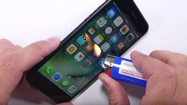 iPhone 7’nin Sağlam Olup Olmadığı Sorusunun Cevabı Olan 10 Psikopat GIF