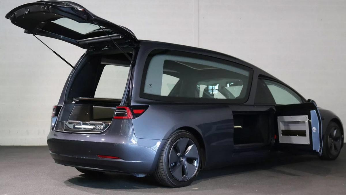 Tesla Model 3, Cenaze Arabasına Dönüştürüldü