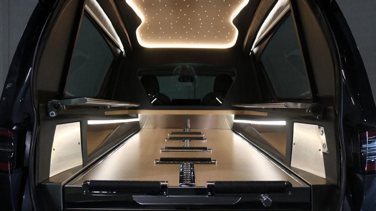 Tesla Model 3, Cenaze Arabasına Dönüştürüldü