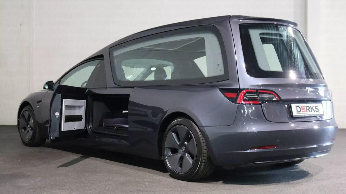 Tesla Model 3, Cenaze Arabasına Dönüştürüldü
