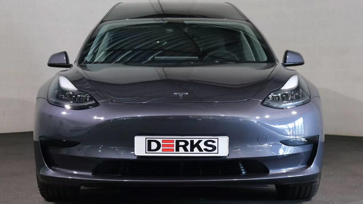 Tesla Model 3, Cenaze Arabasına Dönüştürüldü
