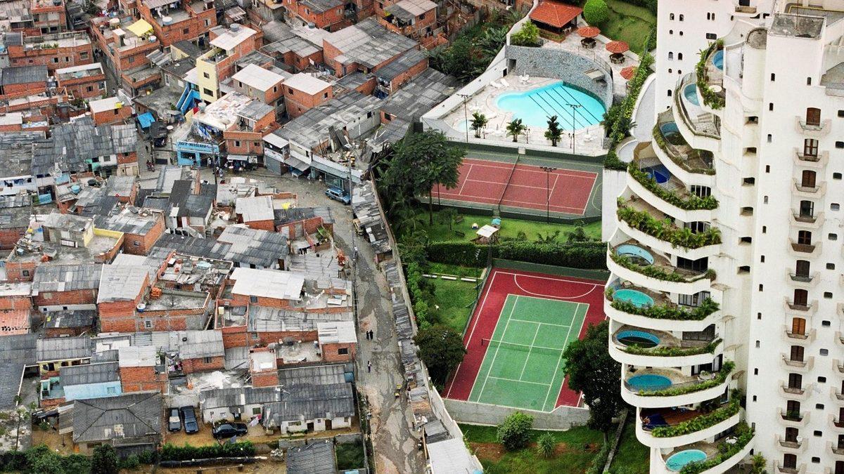 Ekonomik Kriz Dönemlerinde  İnsanların Çoğu Ciddi Anlamda Fakirleşirken Zenginler Neden Daha Zengin Hale Geliyor?