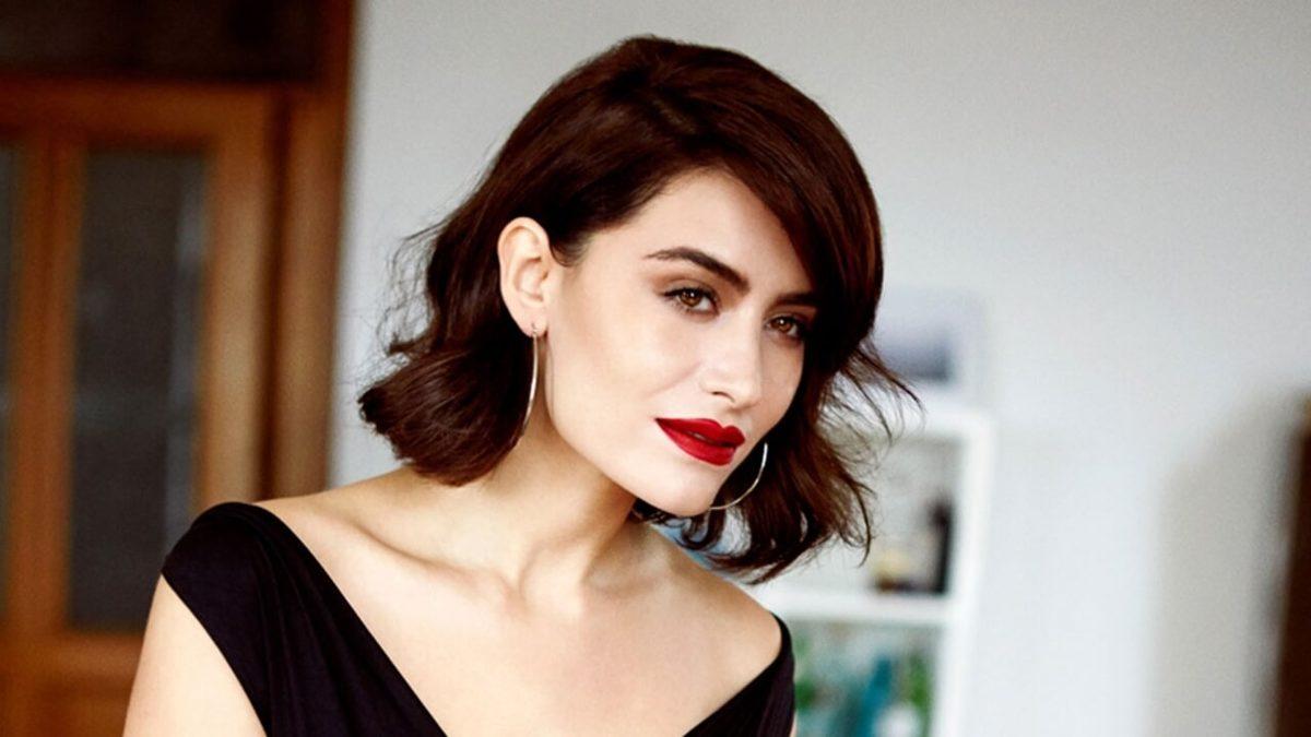 Kapak Sesi Geldi! Sosyal Medyada Takipçilerine Ağızlarının Payını Veren Ünlüler