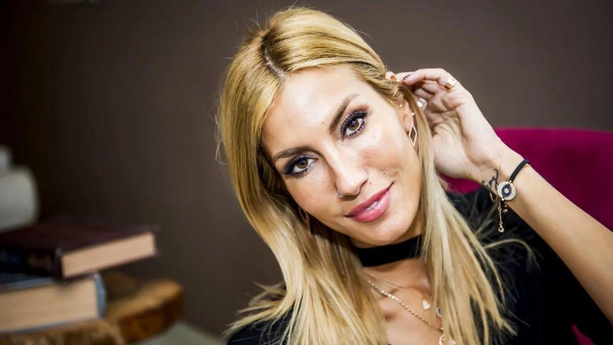 Kapak Sesi Geldi! Sosyal Medyada Takipçilerine Ağızlarının Payını Veren Ünlüler