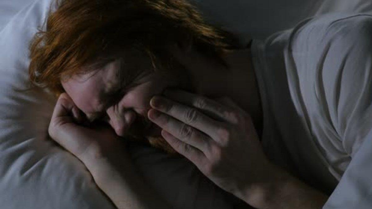 İnsanı Çileden Çıkaran ’Zonklayan Diş Ağrısı’ ve ’Öksürük’ Neden Geceleri Daha Fazla Artar?