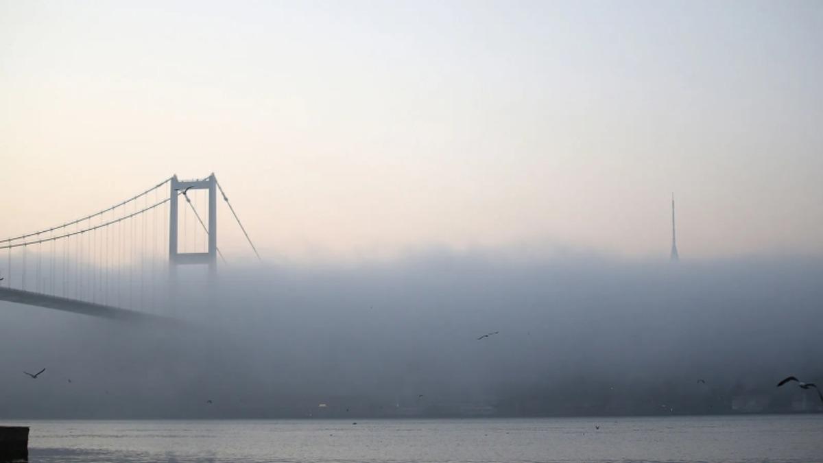 İstanbul’a Sis Çöktü: Boğazda Distopik Filmleri Aratmayan Görüntüler Ortaya Çıktı