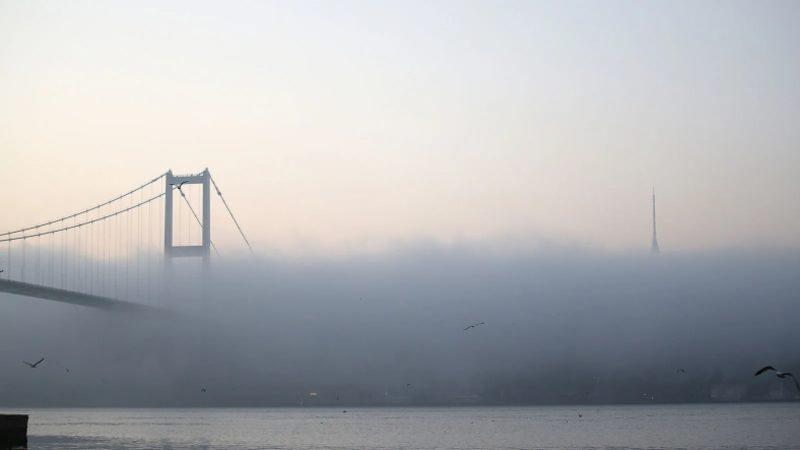 İstanbul’a Sis Çöktü: Boğazda Distopik Filmleri Aratmayan Görüntüler Ortaya Çıktı