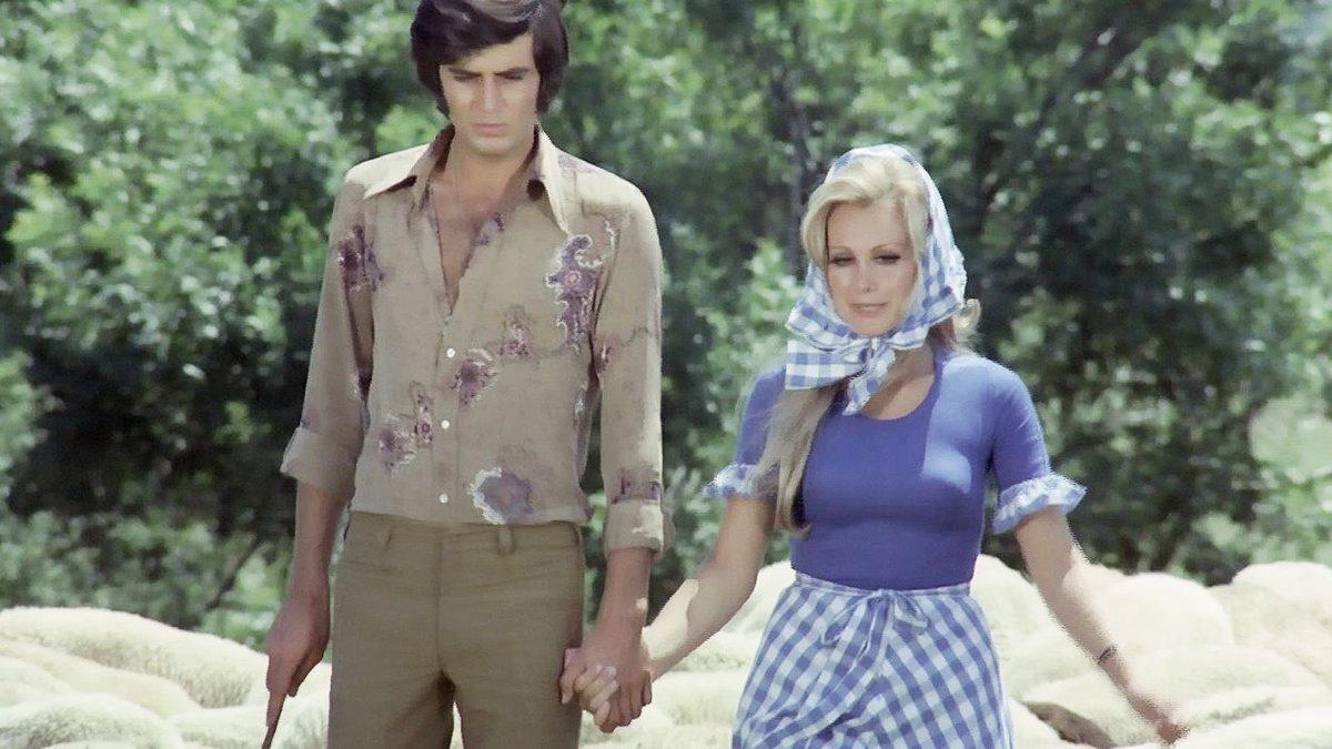 Yeşilçam Sinemasının Efsanesi ve Uzun Oğlu Tarık Akan’ın En İyi 12 Filmi